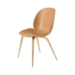 Chaise Beetle, amber brown, structure en chêne laqué mat