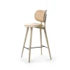 Chaise de bar basse Mater High Stool Backrest, cuir naturel, support en chêne laqué mat