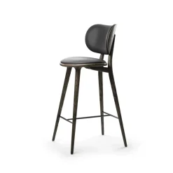 Chaise de bar basse Mater High Stool Backrest, cuir noir, support en chêne gris sirka