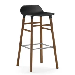 Chaise de bar Form Chair pieds en noyer, noir