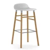 Chaise de bar Form pieds en chêne 75 cm, blanc