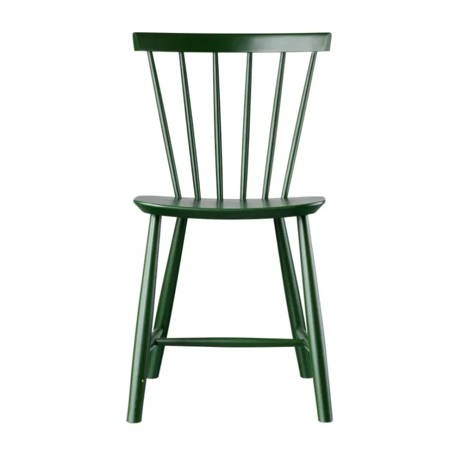 Chaise J46, Beech bottle green painted