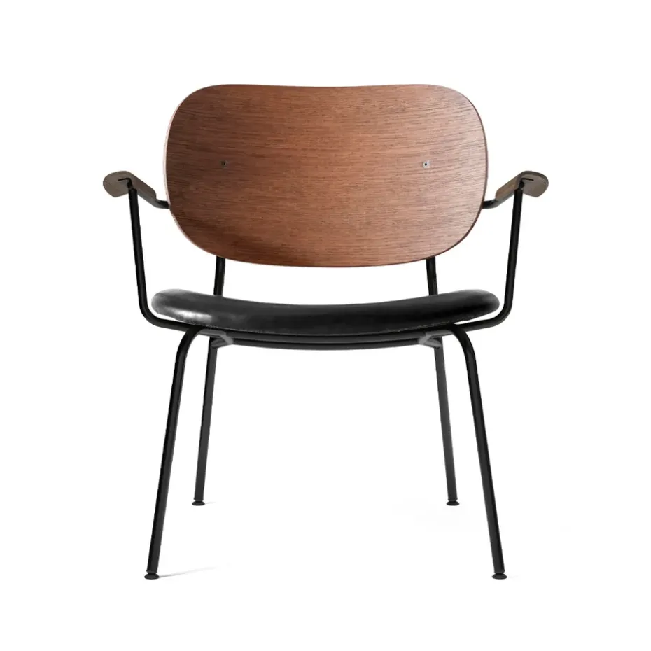 Chaise lounge Co, cuir dakar 0842 black, dossier et accoudoirs en chêne lasuré foncé, structure noire