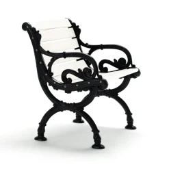 Fauteuil Byarum, Pin laqué blanc, support noir