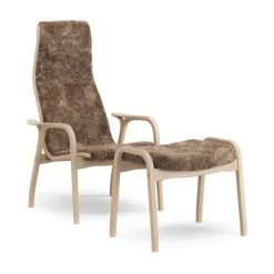 Fauteuil et repose-pieds Lamino hêtre laqué/peau de mouton, Sahara (Brun nougat)