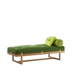 Lit banquette Stay, tissu vert, structure en chêne huilé