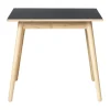Table à manger C35A 82x82 cm, Linoléum noir – chêne naturel, vernis à base d’eau