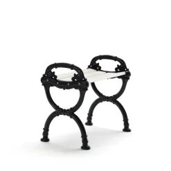 Tabouret Byarum, Pin laqué blanc, pied noir