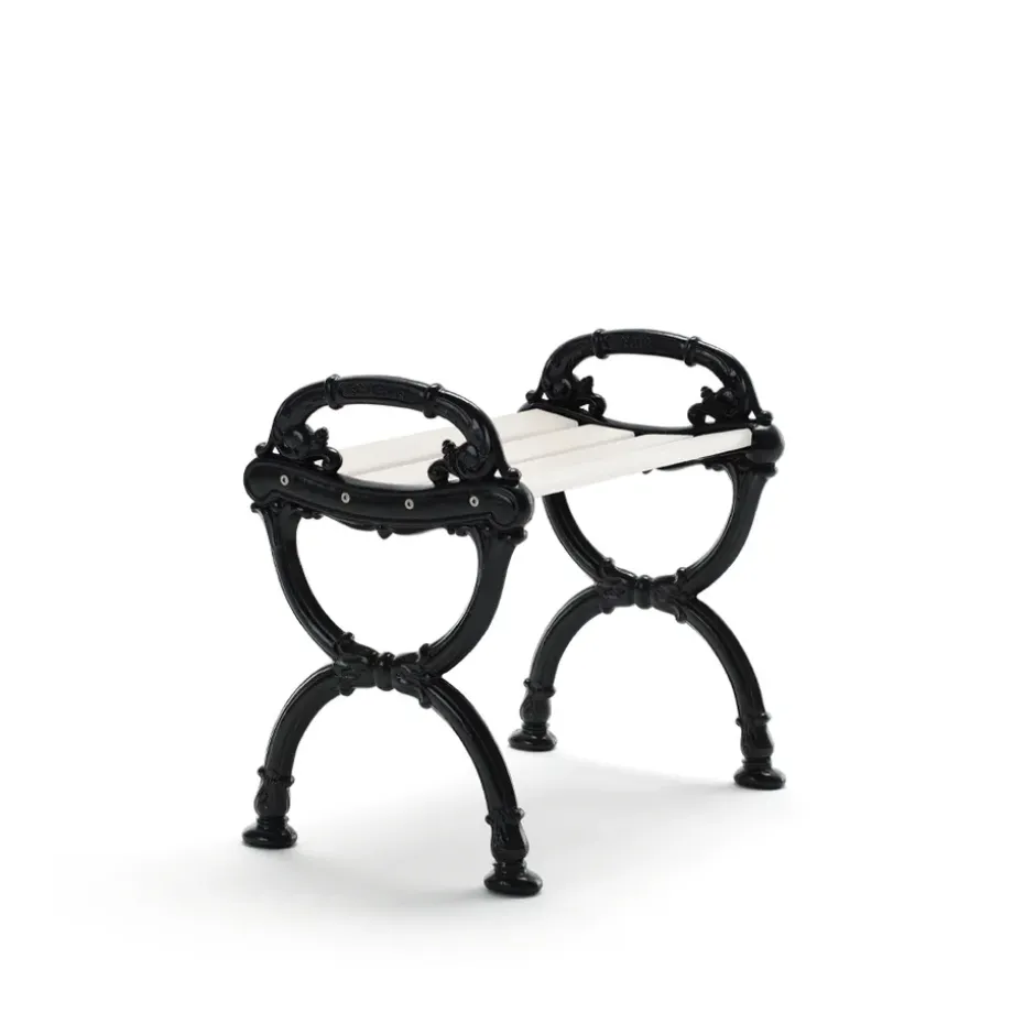 Tabouret Byarum, Pin laqué blanc, pied noir