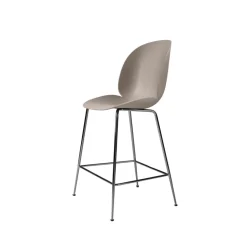 Tabouret de bar Gubi 3D bas, new beige, structure en acier chromé noir