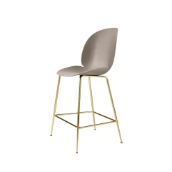 Tabouret de bar Gubi 3D bas, new beige, structure en laiton
