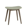 Tabouret Fiber, dusty green, pieds en bois lasuré marron foncé