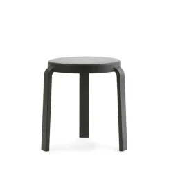 Tabouret Tap, black, pieds en chêne noir